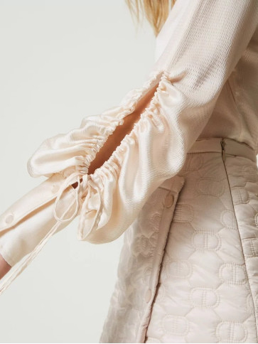 Сорочка з атласу / Старий білий