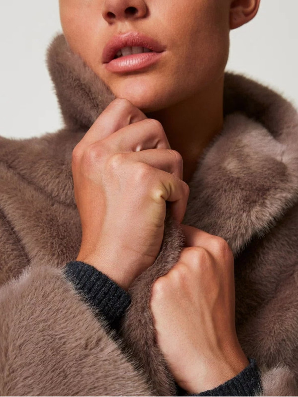 Хутряне пальто / Тауп / сіро - коричневий 242TT2020