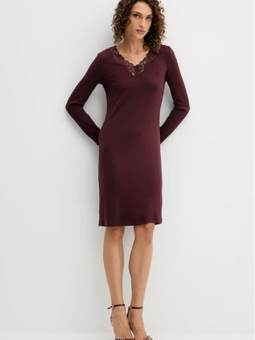 Нічна сукня / Червоне вино