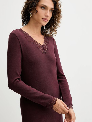 Нічна сукня / Червоне вино