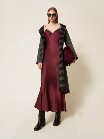 Атласна сукня/Винний