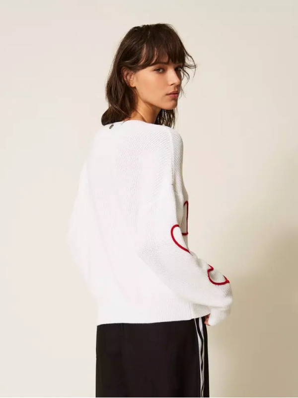 Светр з вишивкою серця / Білий / Пурпуровий