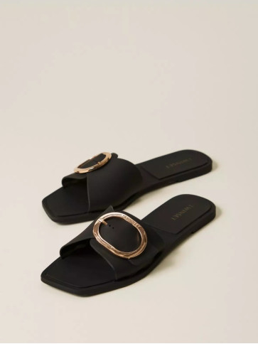 Шльопанці / Чорний