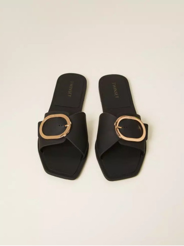 Шльопанці / Чорний