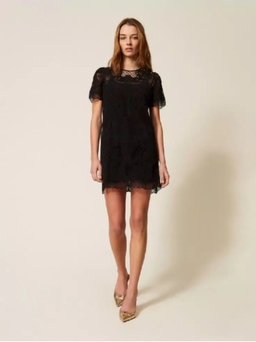 Сукня з вишивкою / Чорний