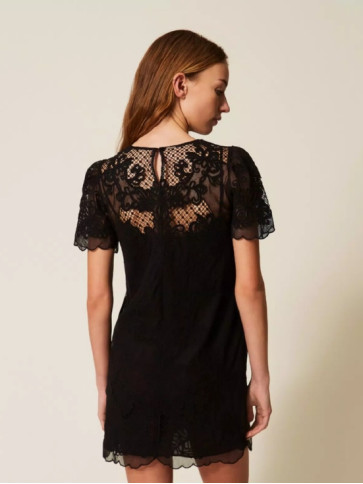 Сукня з вишивкою / Чорний